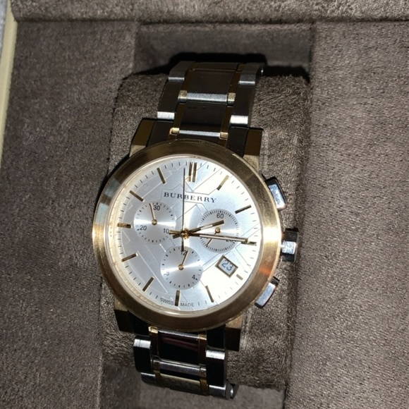 Men’s Burberry watch - Picture 1 of 5